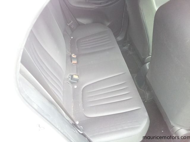 2022 Toyota Yaris HYBRID X photo