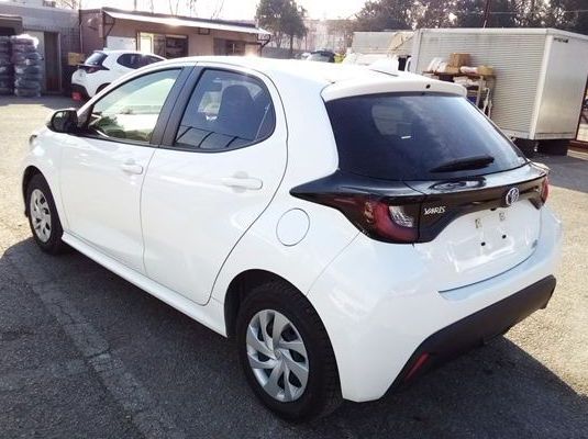 2023 Toyota Yaris HYBRID X pictures