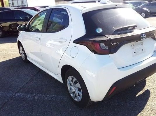 2023 Toyota Yaris  X pictures
