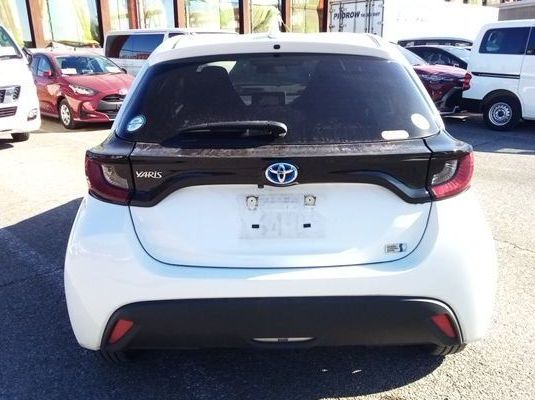 2023 Toyota Yaris  X pictures