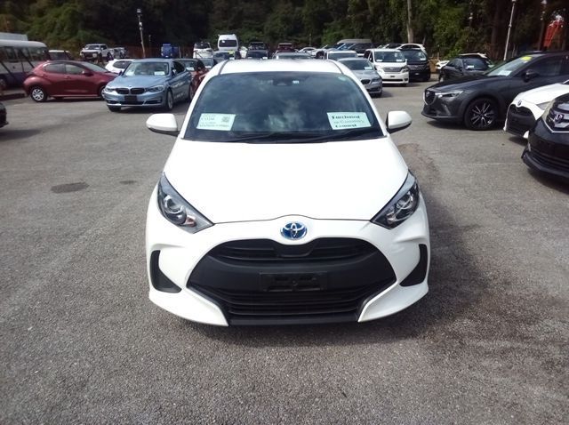 2022 Toyota Yaris HYBRID X pictures