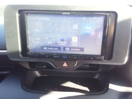 2022 Toyota Yaris HYBRID X pictures