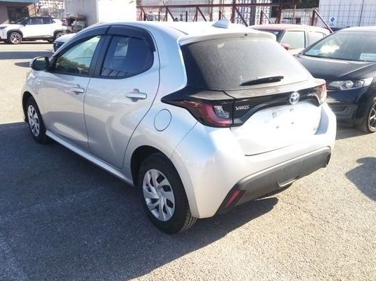 2022 Toyota Yaris HYBRID X pictures