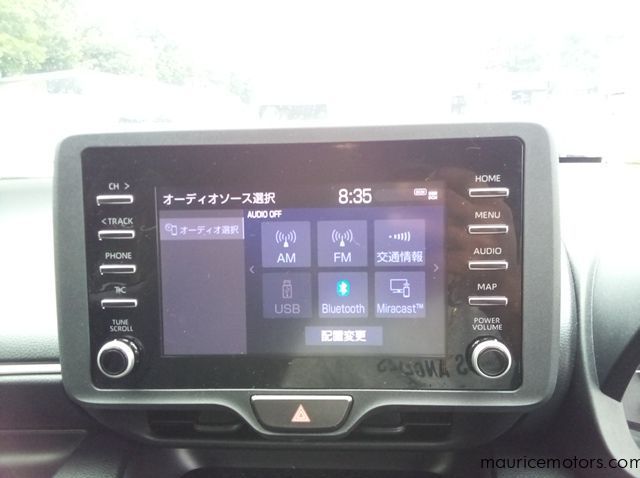 2022 Toyota Yaris HYBRID X pictures