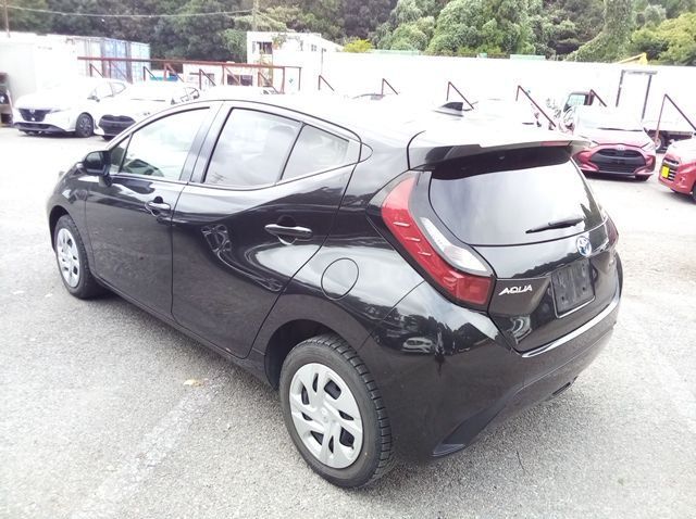 2022 Toyota Aqua X pictures