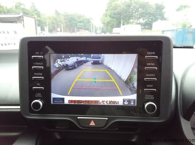 2022 Toyota Yaris HYBRID X pictures