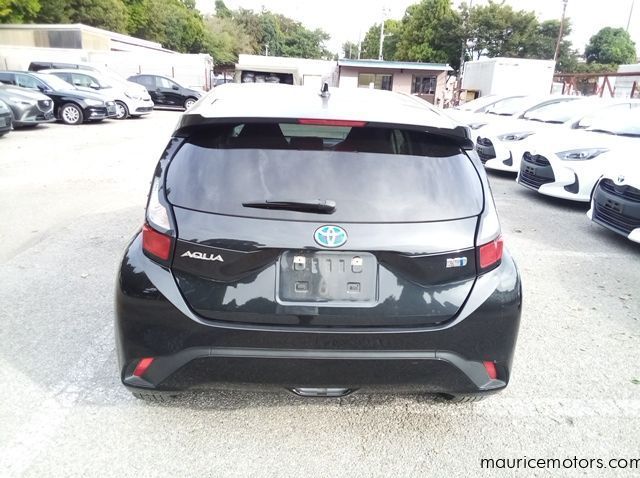 2022 Toyota Aqua X pictures
