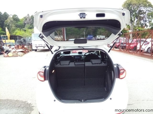 2023 Honda fit e:HEV HOME pictures