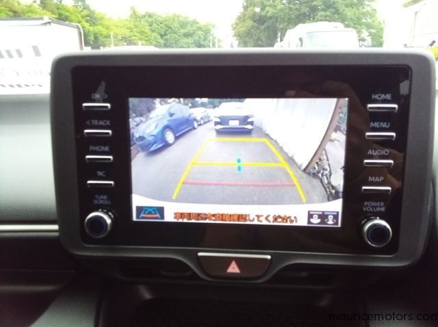 2022 Toyota Yaris HYBRID X pictures