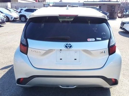 2022 Toyota Aqua X pictures