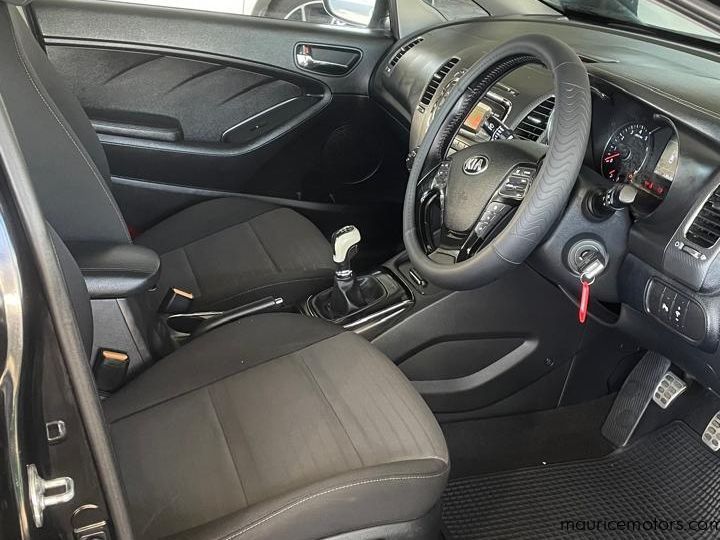 2016 Kia Cerato photo