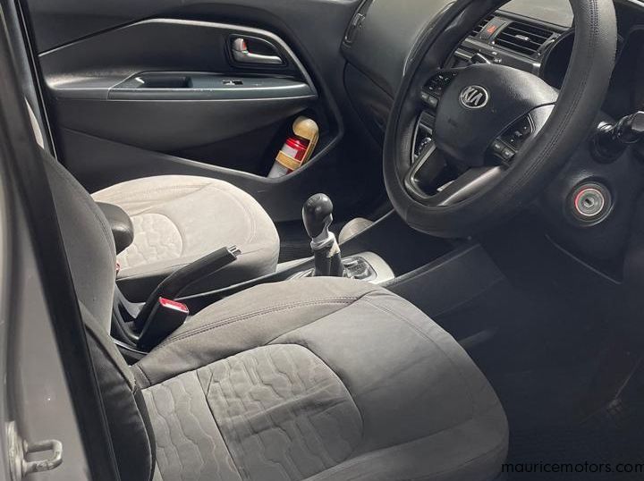 2014 Kia Rio pictures