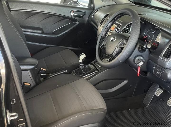 2016 Kia Cerato pictures