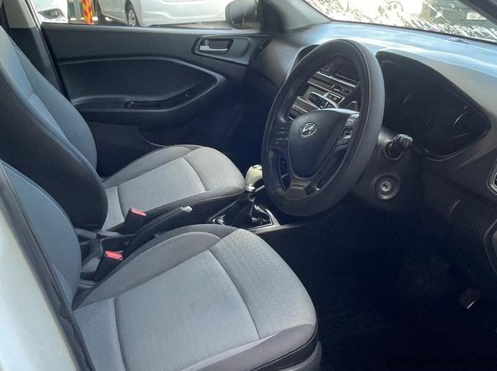 2017 Hyundai i20 pictures