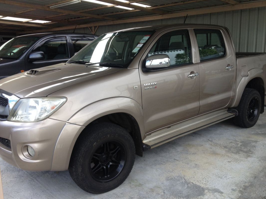 Used Toyota HILUX RAIDER TURBO BROWN for sale in Camp Fouquereaux
