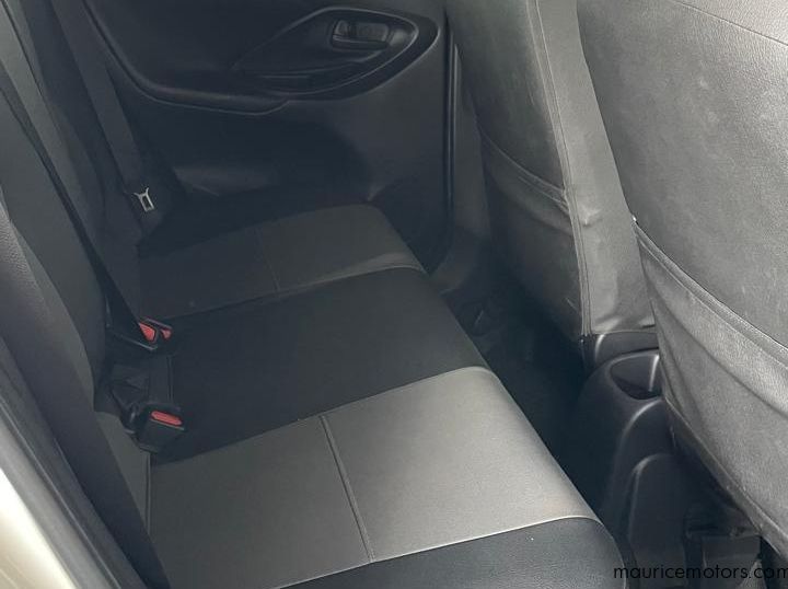 2020 Toyota Yaris pictures