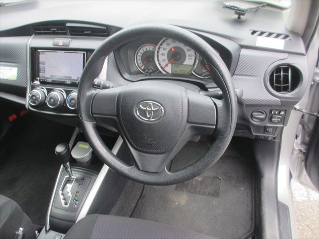 Toyota Fielder 2010 салон