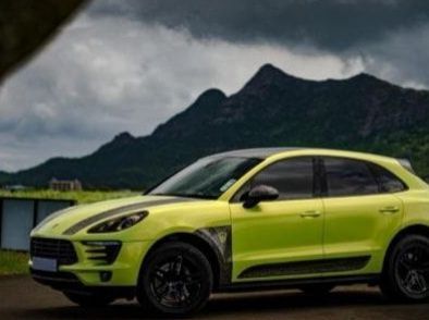 2018 Porsche Macan pictures