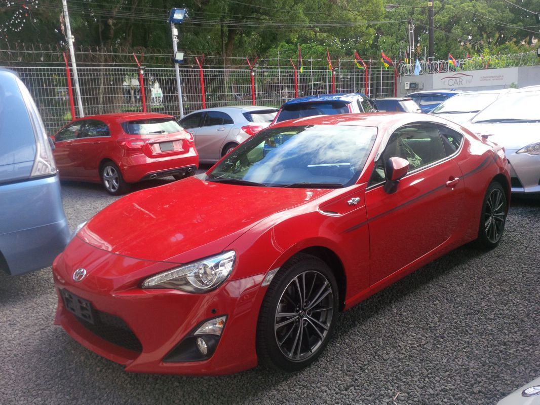 2013 Toyota 86 GT Limited for sale 9 000 Km Automatic steptronic transmission The Car Shop 2013 Toyota 86 GT Limited for sale 9 000 Km Automatic steptronic transmission The Car Shop