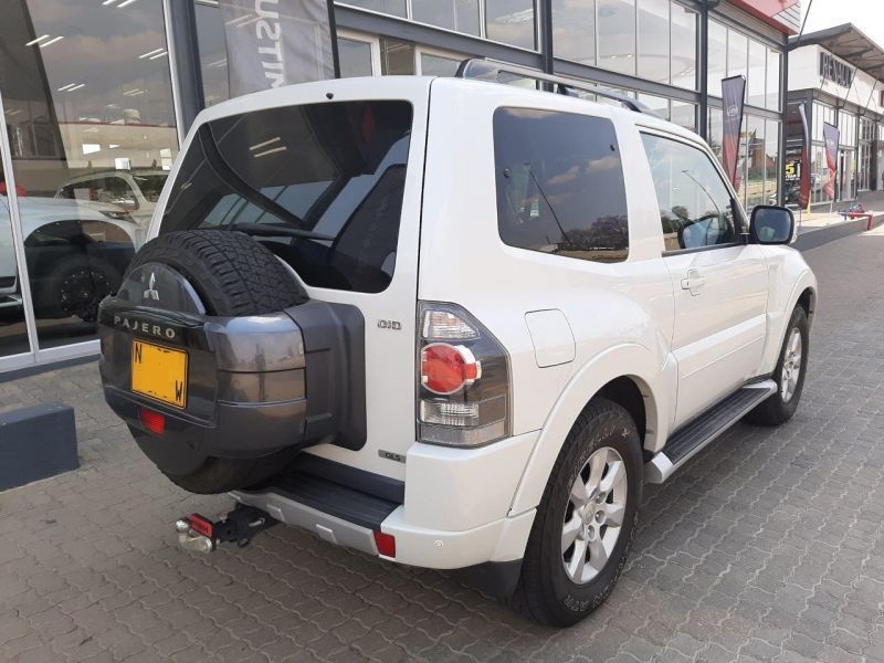 2015 Mitsubishi PAJERO 3.2 SHORT WHEEL BASE for sale 72 000 Km Automatic transmission AMH