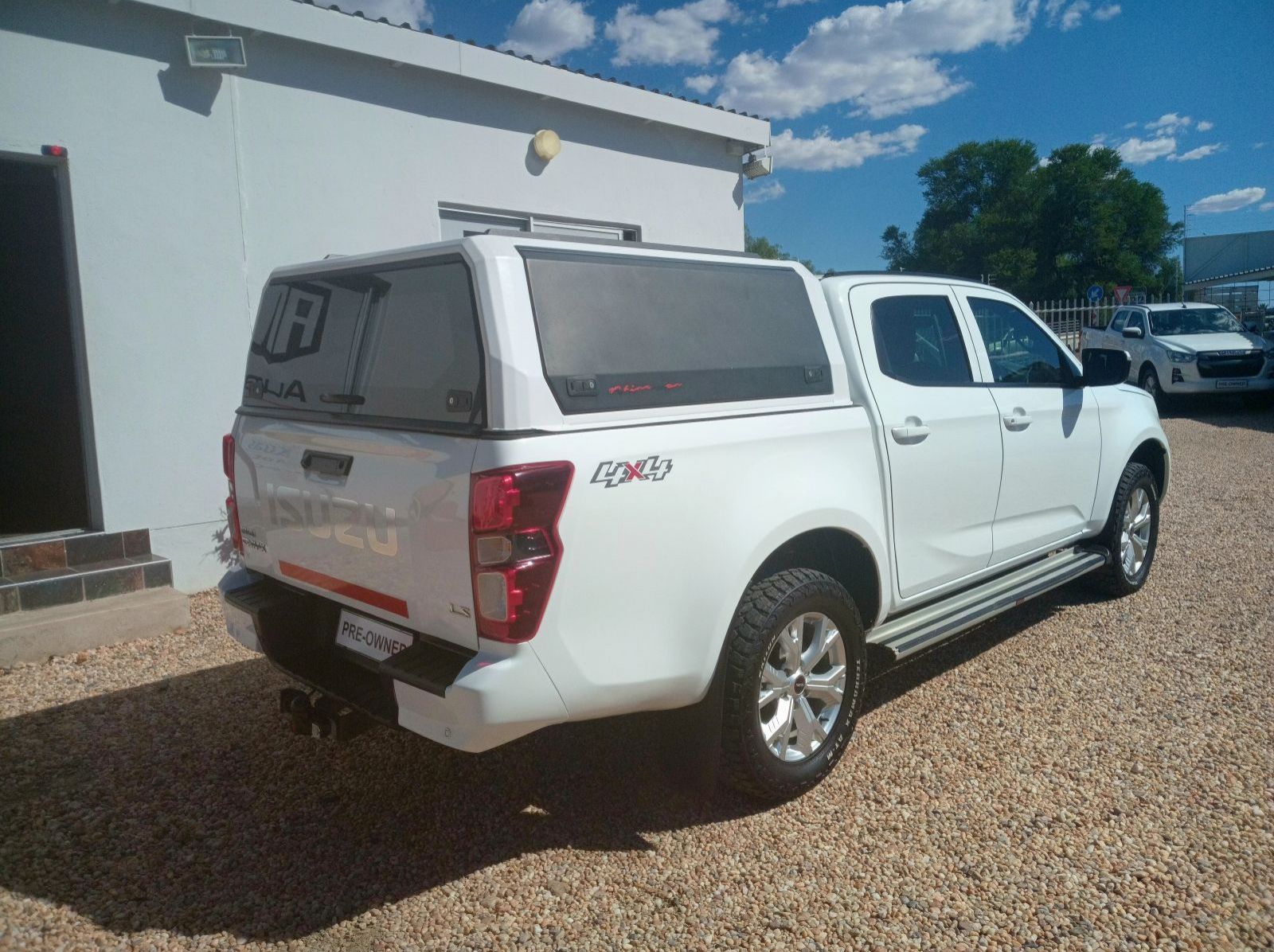 2023 Isuzu D-MAX 1.9 LS 4x4 D/CAB AUTO pictures