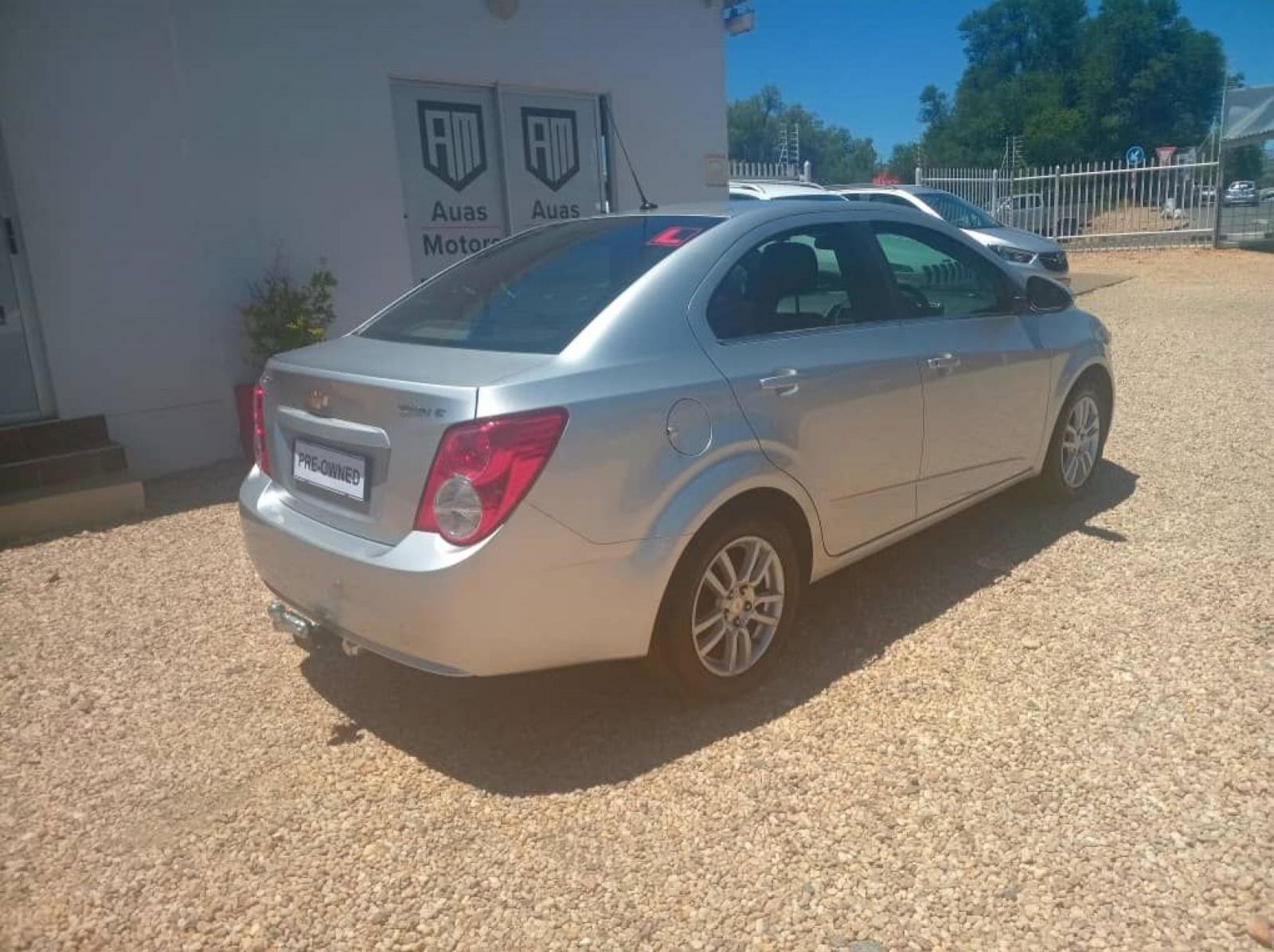 2016 Chevrolet Sonic 1.6 LS Sedan pictures