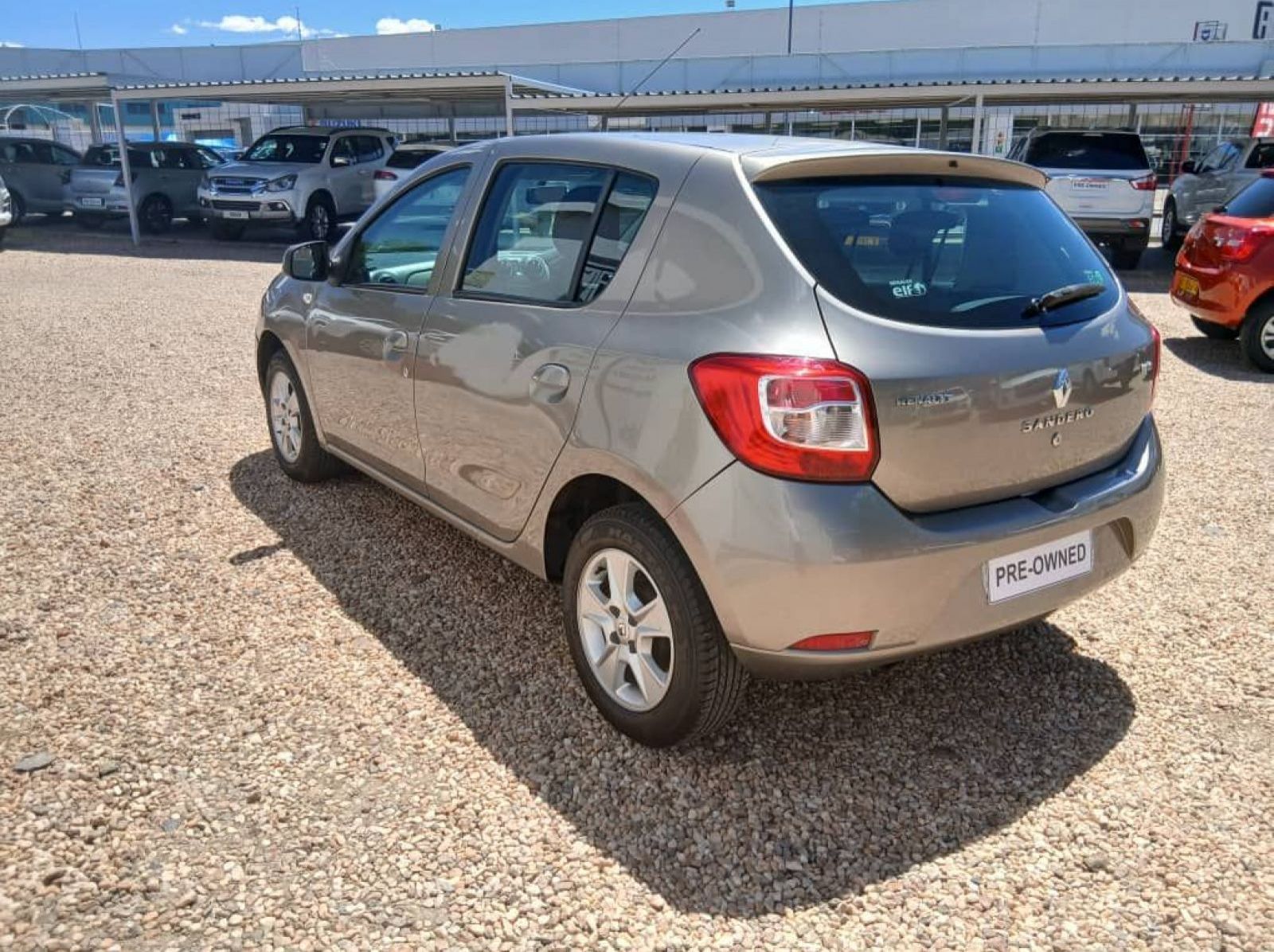 2014 Renault Sandero 900T Dynamic pictures