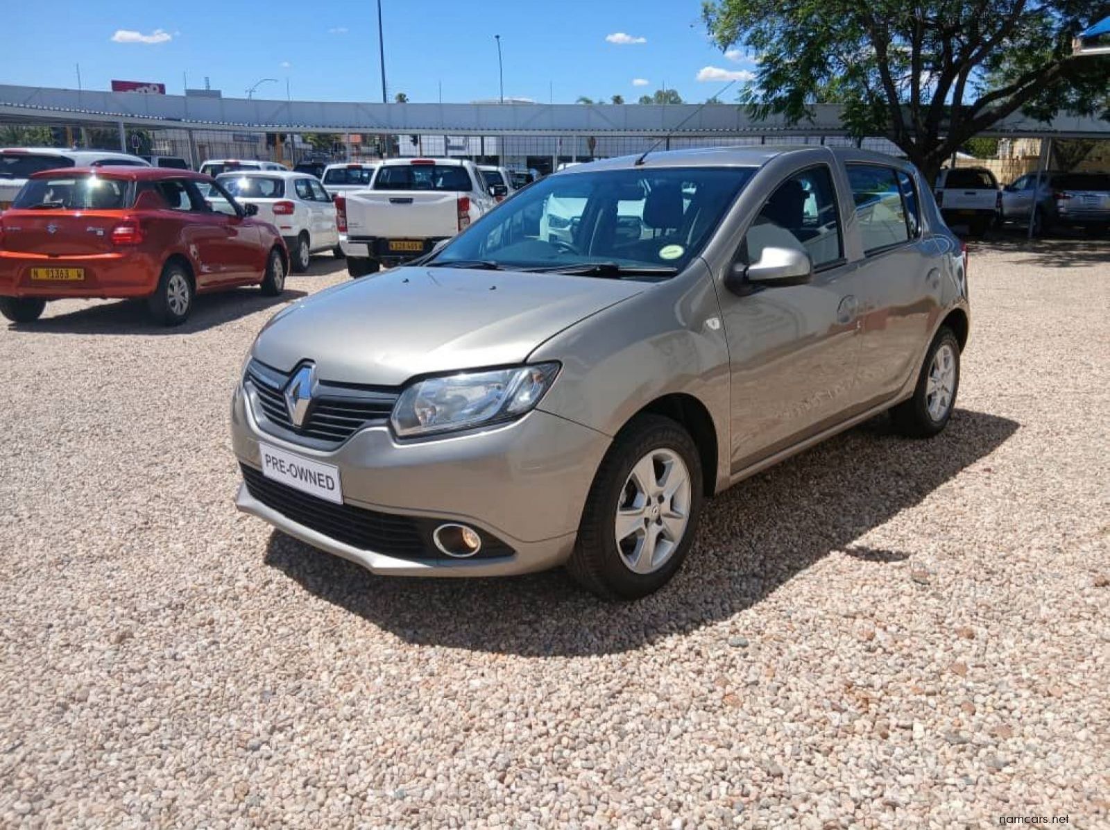 2014 Renault Sandero 900T Dynamic pictures