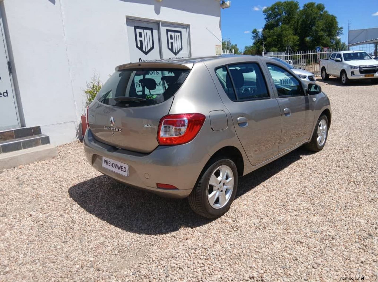 2014 Renault Sandero 900T Dynamic pictures