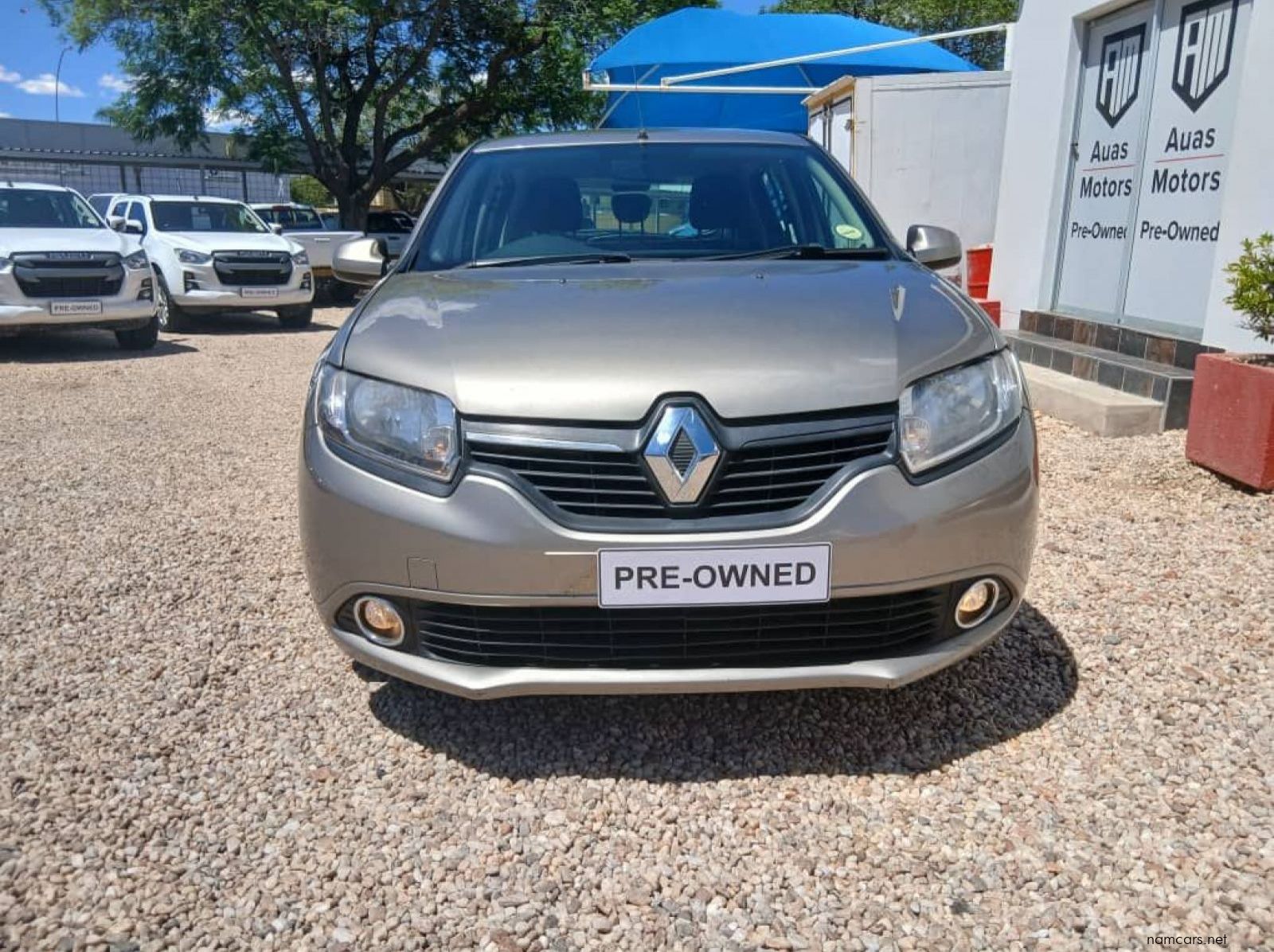 2014 Renault Sandero 900T Dynamic pictures