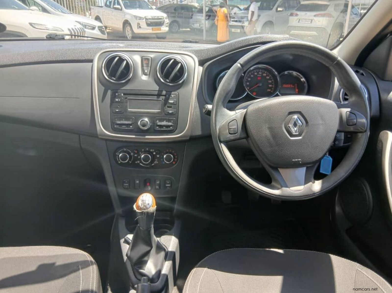 2014 Renault Sandero 900T Dynamic pictures