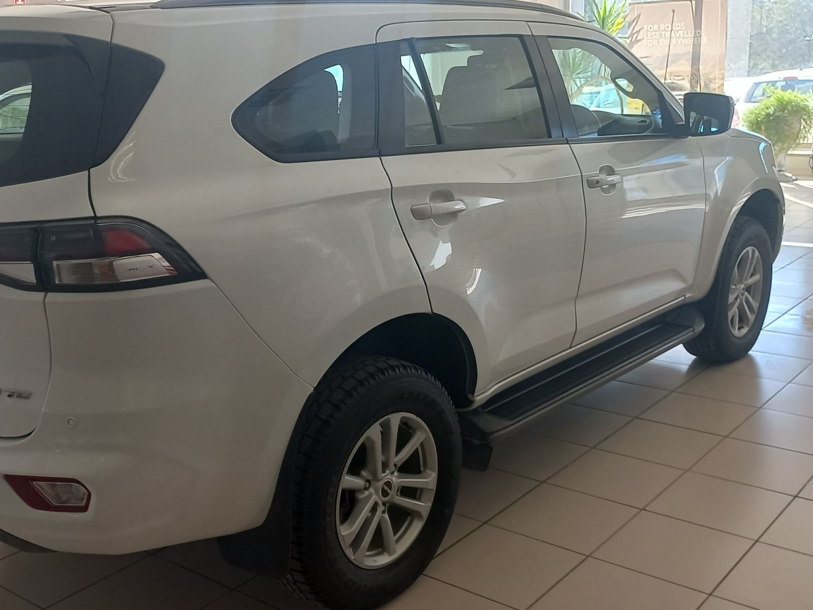 2022 Isuzu MU-X 3.0 4X4 LS AT photo
