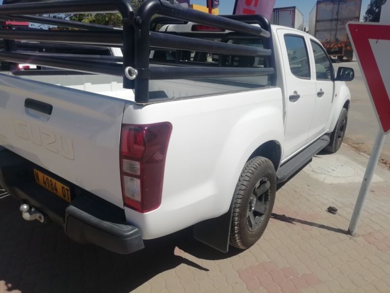 2021 Isuzu DMAX 250 CREWCAB 4X4 photo