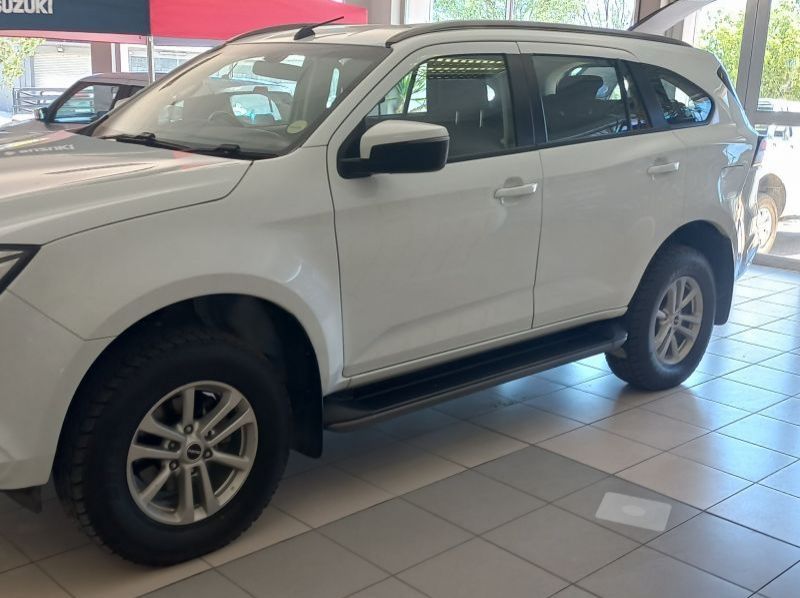 2022 Isuzu MU-X 3.0 4X4 LS AT pictures