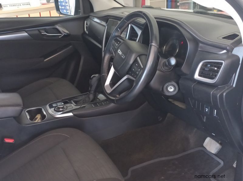 2022 Isuzu MU-X 3.0 4X4 LS AT pictures