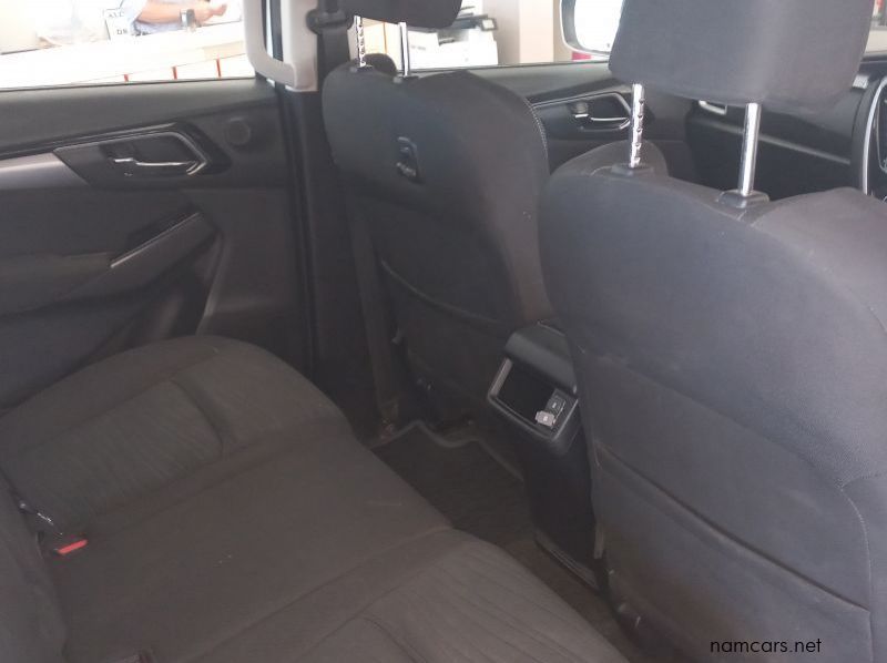 2022 Isuzu MU-X 3.0 4X4 LS AT pictures