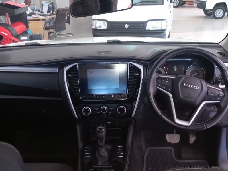 2022 Isuzu MU-X 3.0 4X4 LS AT pictures