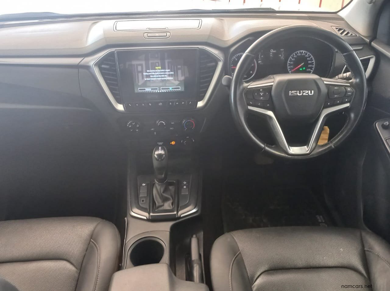 2023 Isuzu D-MAX 1.9 D/C 4X4 AT pictures
