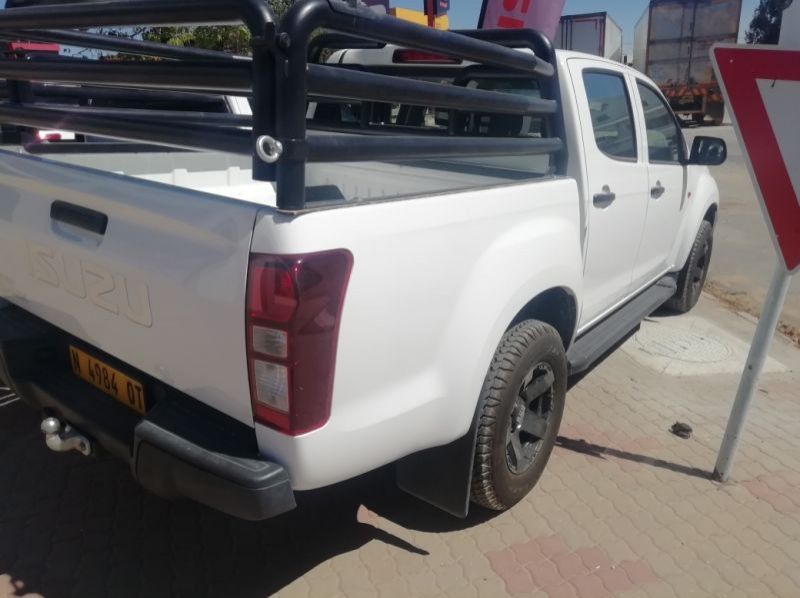 2021 Isuzu DMAX 250 CREWCAB 4X4 pictures