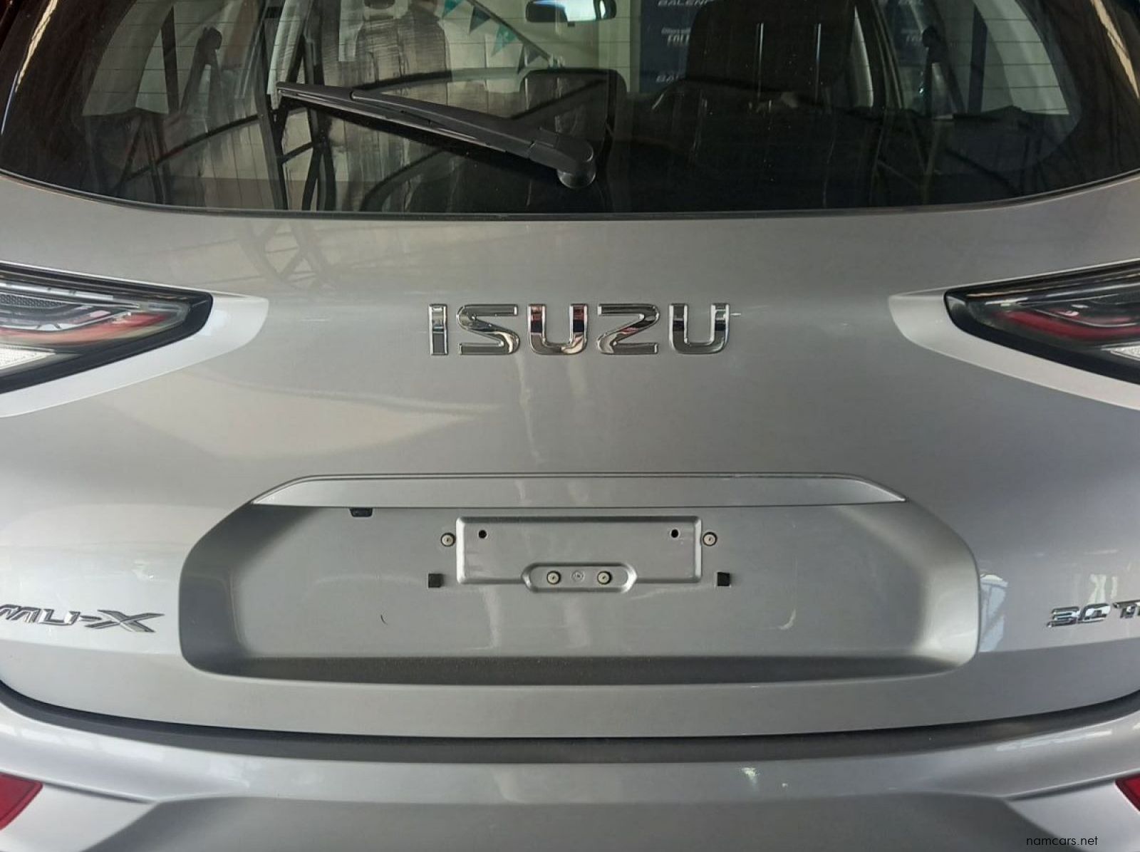 2023 Isuzu MU-X pictures