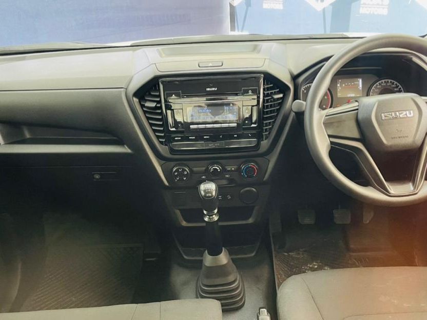 2025 Isuzu isuzu photo