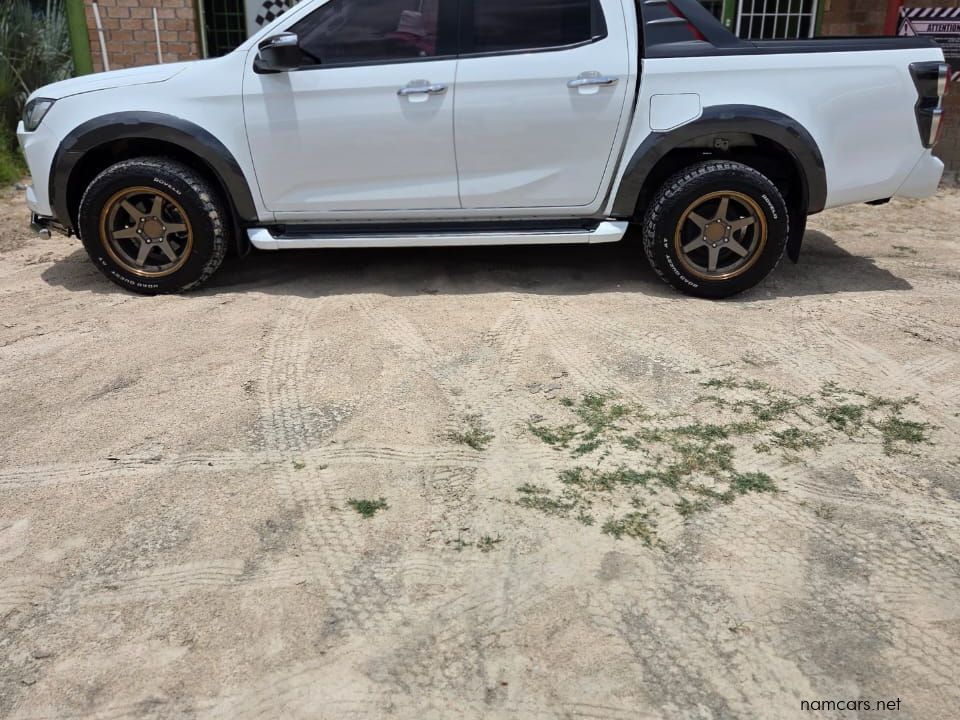 2022 Isuzu D-Max LSE photo