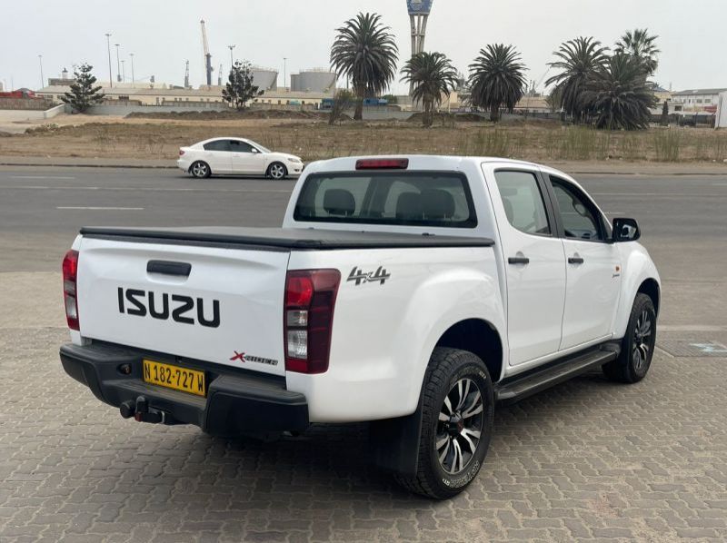 2022 Isuzu XRider DMax 250 4x4 D/C for sale 65 000 Km Manual