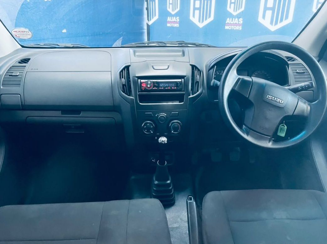 2025 Isuzu Isuzu pictures