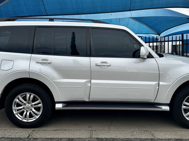 2019 Mitsubishi Pajero 3.2 DiD GLS LWB SW 4x4 A/T 7 SEATER photo