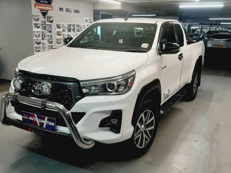 2018 Toyota Hilux 2.8 GD6 Dakar 4x4 AT pictures