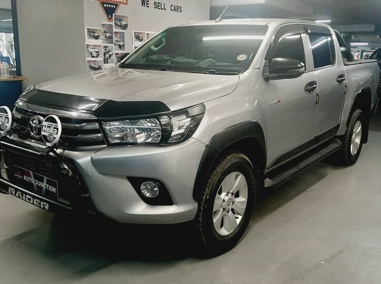 2018 Toyota Hilux 2.4 GD6 SRX pictures