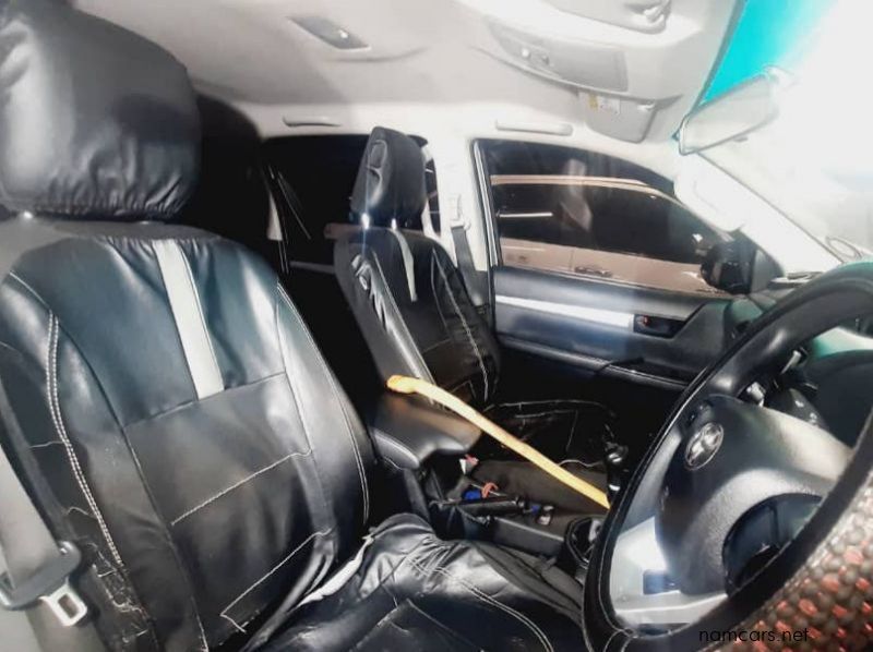 2018 Toyota Hilux 2.4 GD6 SRX pictures