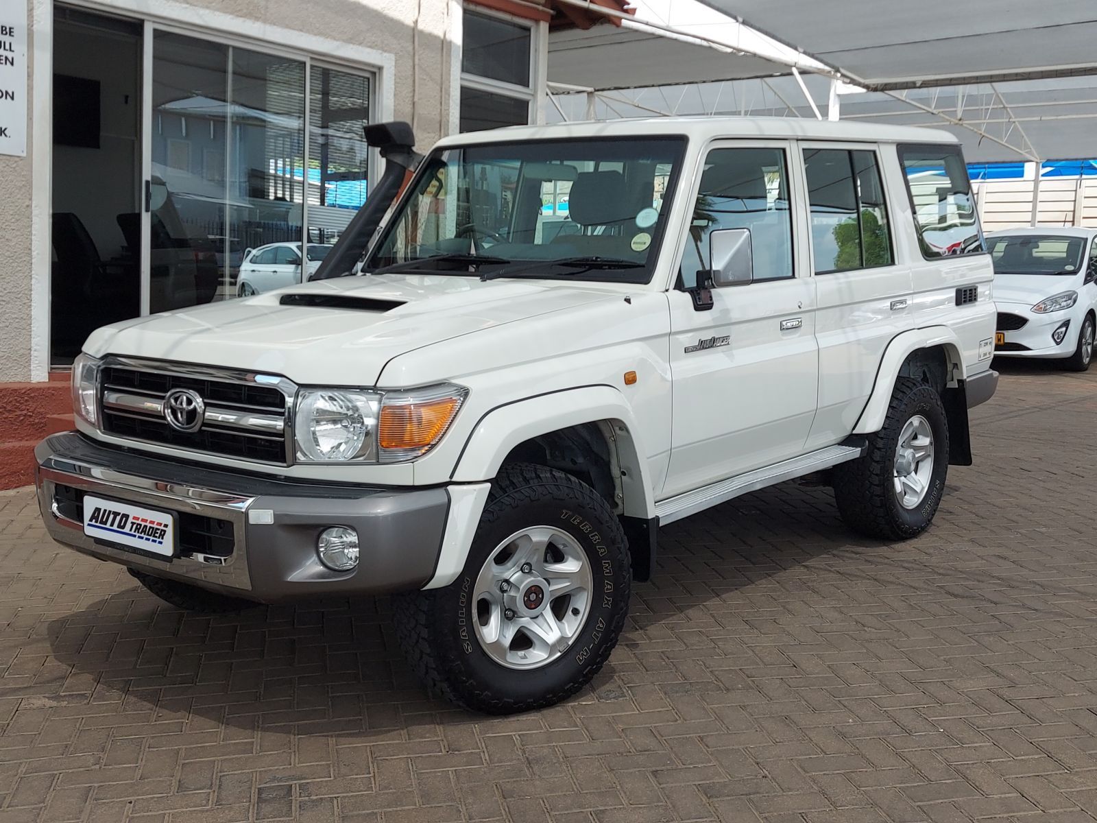 Toyota Land Cruiser 76 V8 in Namibia
