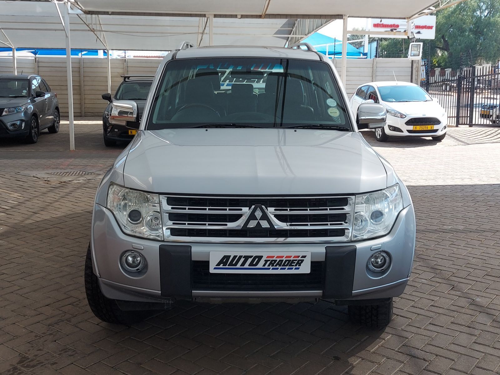 2011 Mitsubishi Pajero GLS photo